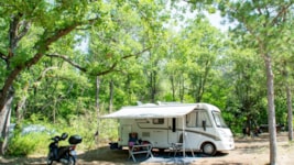 Standplaats: auto + tent/caravan of kampeerauto