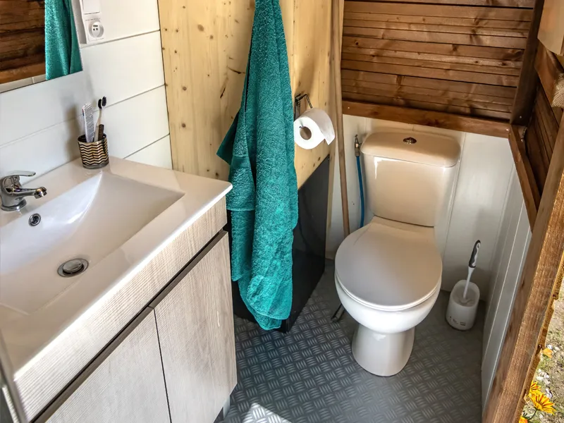 Emplacement Avec Sanitaire Prive (100M²)