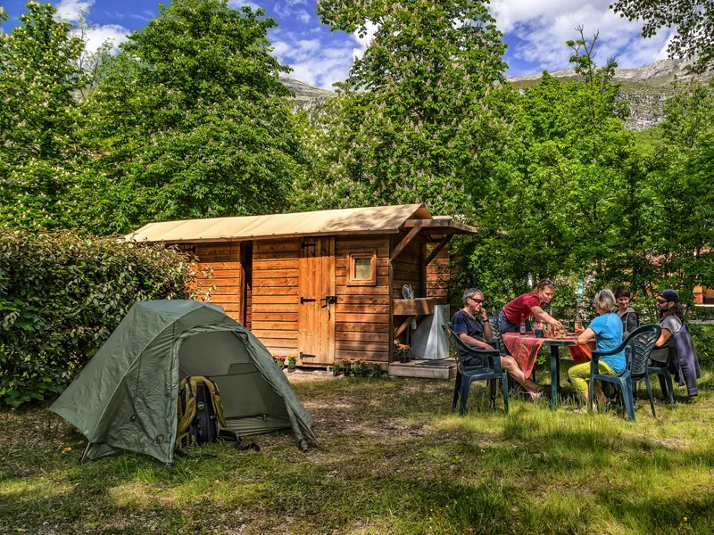 Emplacement Avec Sanitaire Prive (100M²)