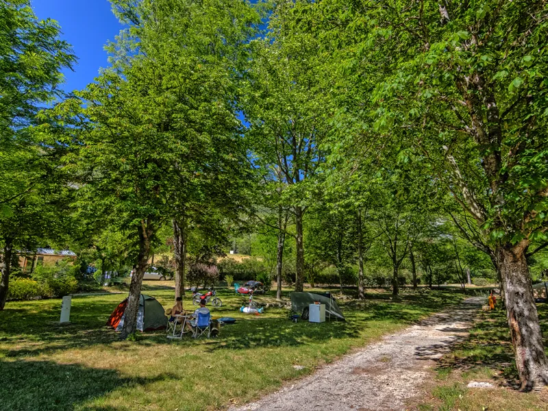 Emplacement Centre (100M²)