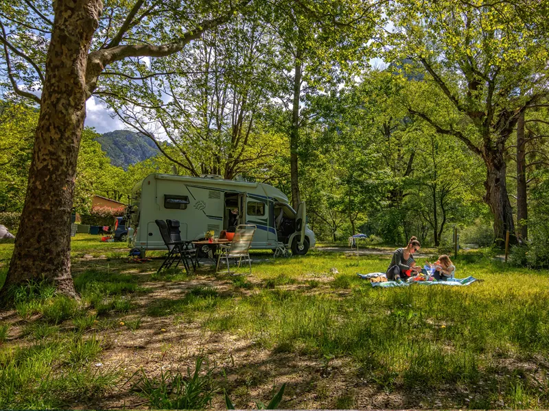 Emplacement Centre (100M²)