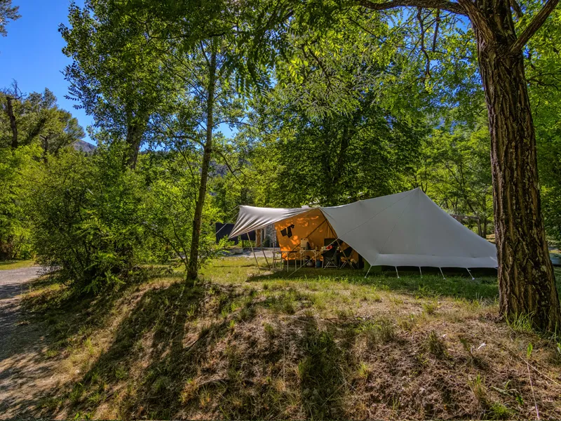 Emplacement Centre (100M²)