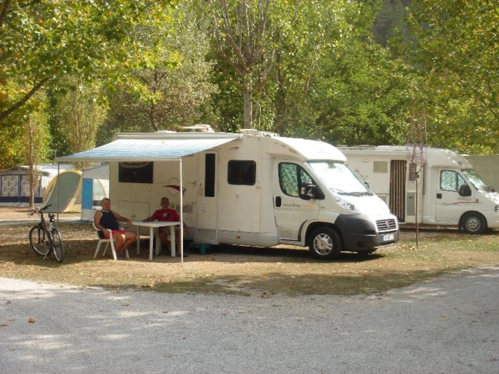 Emplacement : Voiture + Tente/Caravane Ou Camping-Car + Électricité