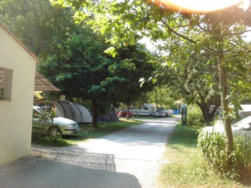 Emplacement - Emplacement : Voiture + Tente/Caravane Ou Camping-Car Sans Électricité - Camping Frédéric Mistral