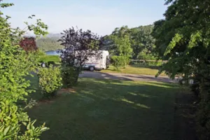  - Nature Package (1 tent, caravan or motorhome / 1 car) - Flower Camping de Mars