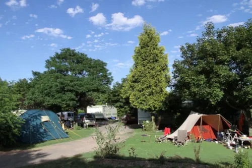 Emplacement - Forfait Nature (1 Tente, Caravane Ou Camping-Car / 1 Voiture) - image n°2 - Flower Camping de Mars