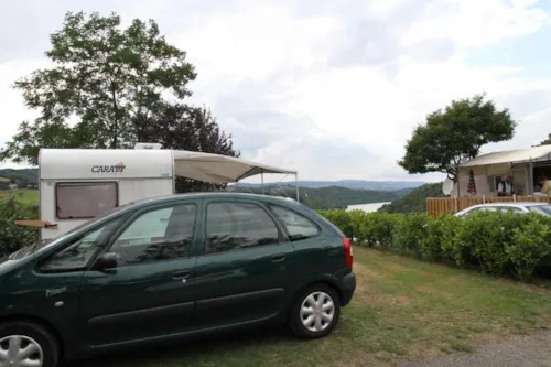 Emplacement - Forfait Confort (1 Tente, Caravane Ou Camping-Car / 1 Voiture / Électricité 10A) - image n°2 - Flower Camping de Mars