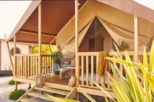 Location - Woodlodge Vue Loire Confort 26M² - 2 Chambres + Terrasse - image n°1 - Flower Camping de Mars