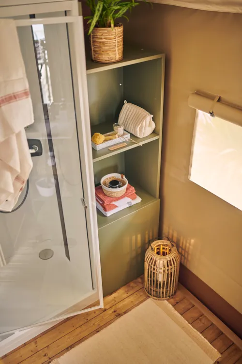 Location - Woodlodge Vue Loire Confort 26M² - 2 Chambres + Terrasse - image n°3 - Flower Camping de Mars