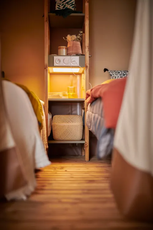 Location - Woodlodge Vue Loire Confort 26M² - 2 Chambres + Terrasse - image n°4 - Flower Camping de Mars