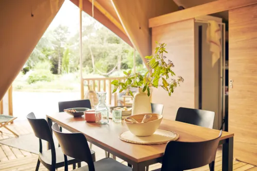 Location - Woodlodge Vue Loire Confort 34M² - 3 Chambres + Terrasse - image n°1 - Flower Camping de Mars