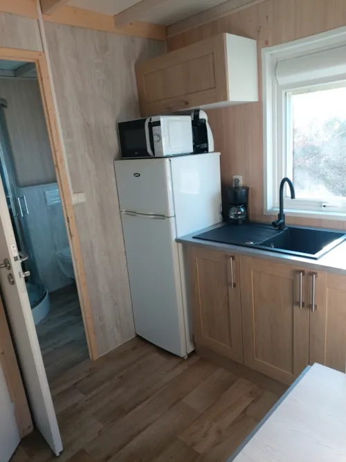 Location - Chalet Confort 16M² - 1 Chambre + Terrasse Couverte + Tv + Clim - image n°3 - Flower Camping de Mars