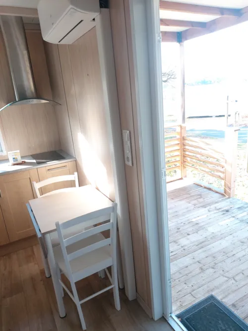 Location - Chalet Confort 16M² - 1 Chambre + Terrasse Couverte + Tv + Clim - image n°4 - Flower Camping de Mars
