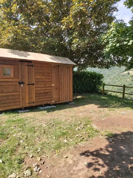 Emplacement - Forfait Premium Équipé D'une Freecamp (1 Tente, Caravane Ou Camping-Car / 1 Voiture) - image n°3 - Flower Camping de Mars