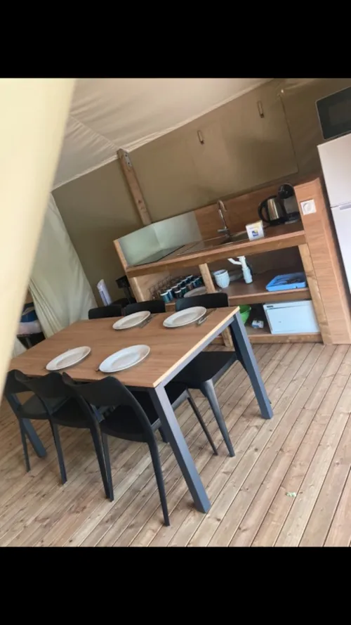 Location - Woodlodge Vue Loire Confort 26M² - 2 Chambres + Terrasse - image n°6 - Flower Camping de Mars