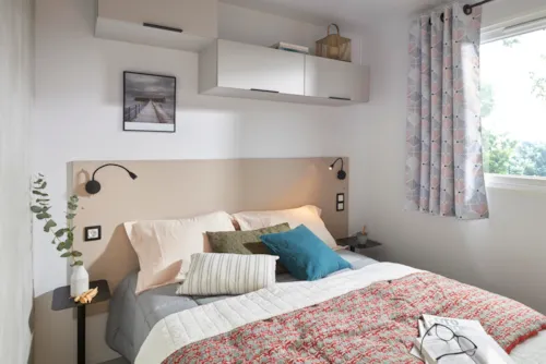 Location - Mobil-Home Vue Loire 33M² Premium / 2 Chambres + Tv + Lv + Clim + Terrasse Couverte - image n°4 - Flower Camping de Mars