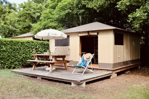 Location - Tente Caraïbe Standard 16M² /2 Chambres ( Sans Sanitaires) - image n°2 - Flower Camping de Mars