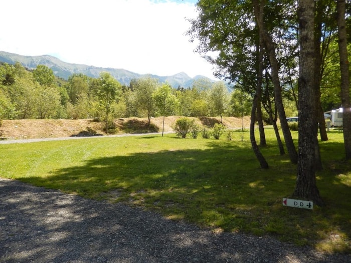 Large Premium Pitch (Private Sanitary Facilities, Fridge, Picnic Table, 10A Electricity)