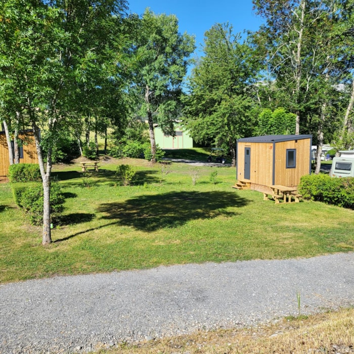 Large Premium Pitch (Private Sanitary Facilities, Fridge, Picnic Table, 10A Electricity)