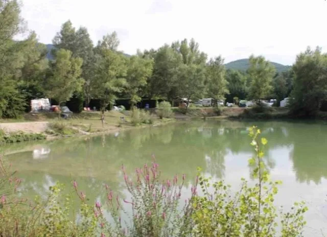 Forfait Privilège (1 Tente, Caravane Ou Camping-Car / 1 Voiture / Électricité 10A/Au Bord De L'étang Ou De La Rivière)