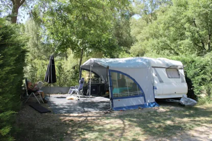 Piazzola Privilège (Tenda, Roulotte, Camper / 1 Auto / Elettricità 10A/A Bordo Dello Stagnoo Del Fiume)