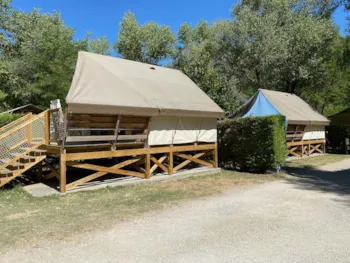 Mietunterkunft - Zeltbungalow Ecolodge Standard 21M² - 2 Zimmer (Ohne Sanitäranlagen) - Flower Camping La Rivière