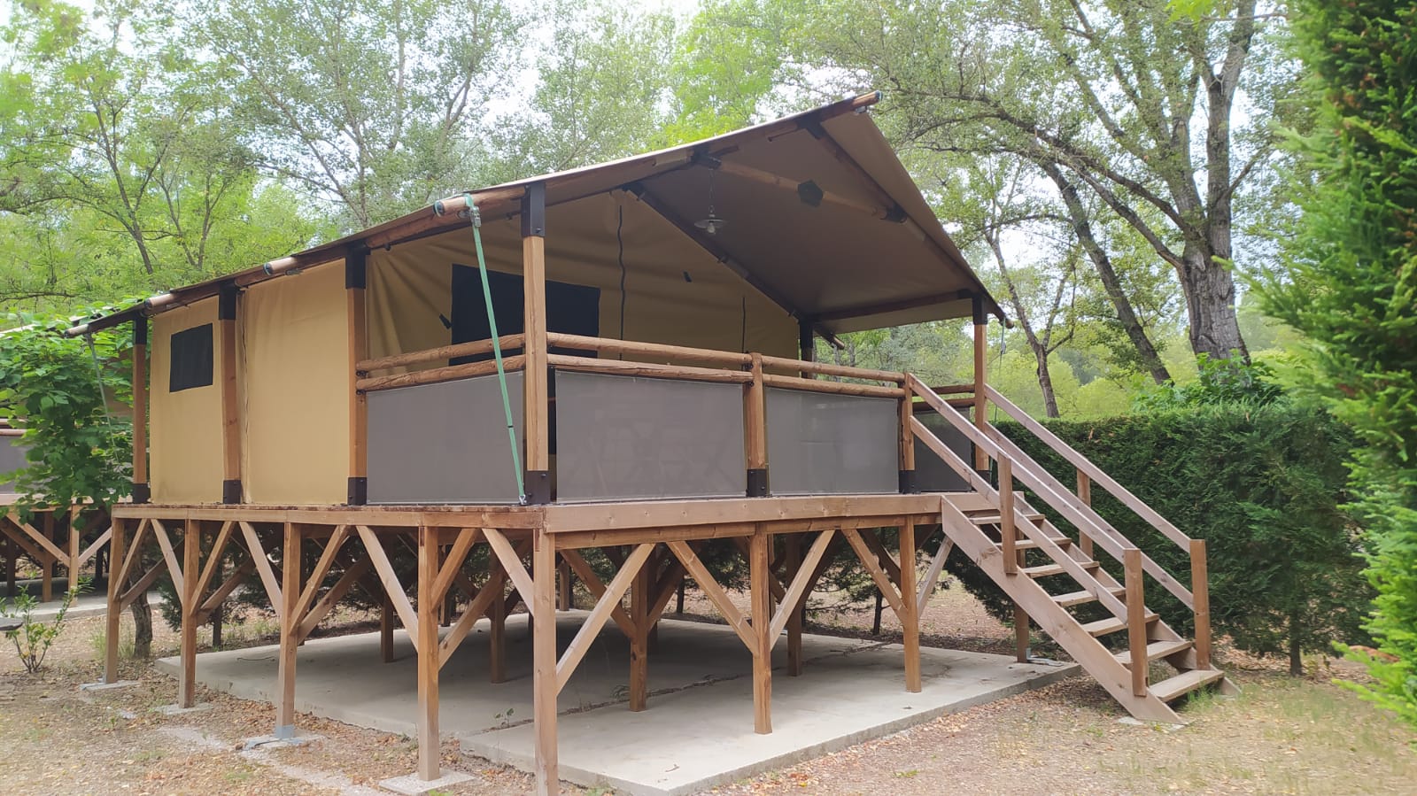 Location - Lodge Sur Pilotis Confort 30M² (2 Chambres) + Terrasse Couverte 10M² (Sans Sanitaires Privés) - Flower Camping La Riviere