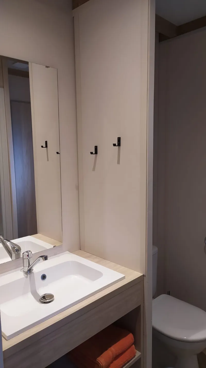 Chalet Cajou Confort 16M² (1 Chambre) + Terrasse Couverte 9M² + Clim