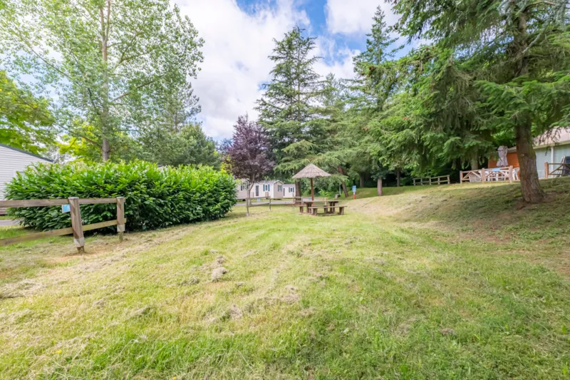 Emplacement Nu Avec Électricité