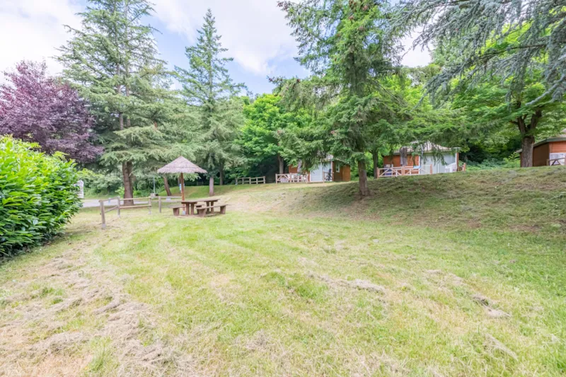 Emplacement Nu Avec Électricité