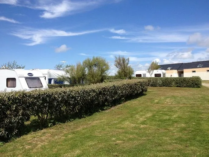 Forfait Confort (1 Tente, Caravane Ou Camping-Car / 1 Voiture / Électricité 10A)