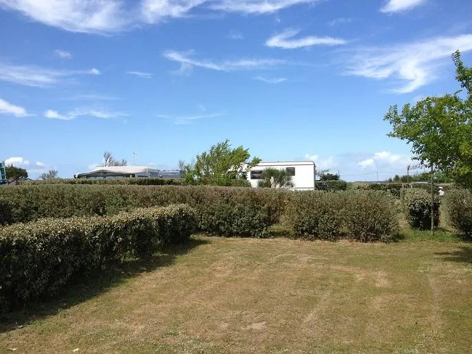 Forfait Confort (1 Tente, Caravane Ou Camping-Car / 1 Voiture / Électricité 10A)