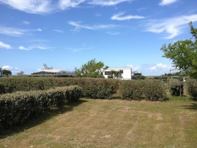 Comfort Package (1 tent, caravan or motorhome / 1 car / electricity 6A)