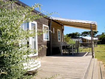 Mietunterkunft - Mobilheim Premium 30M² (2 Zimmer) + Halbüberdachte Terrasse + Tv + Bettwäsche - Flower Camping Les Paludiers
