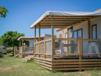 Mietunterkunft - Homeflower Premium 35M² (3 Schlafzimmer) + Klimaanlage + Halbüberdachte Terrasse + Tv + Bettwäsche - Flower Camping Les Paludiers