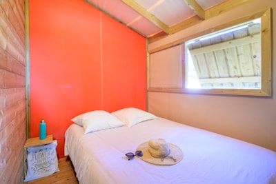 Sweetflower on stilts Premium 43m² (2 bedrooms) with terrace 11m² + TV + sheets included