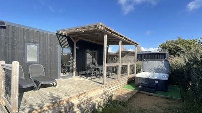Homeflower Premium 29m² (2 bedrooms) + AIR CONDITIONING + TV + sheets + towels + Jacuzzi