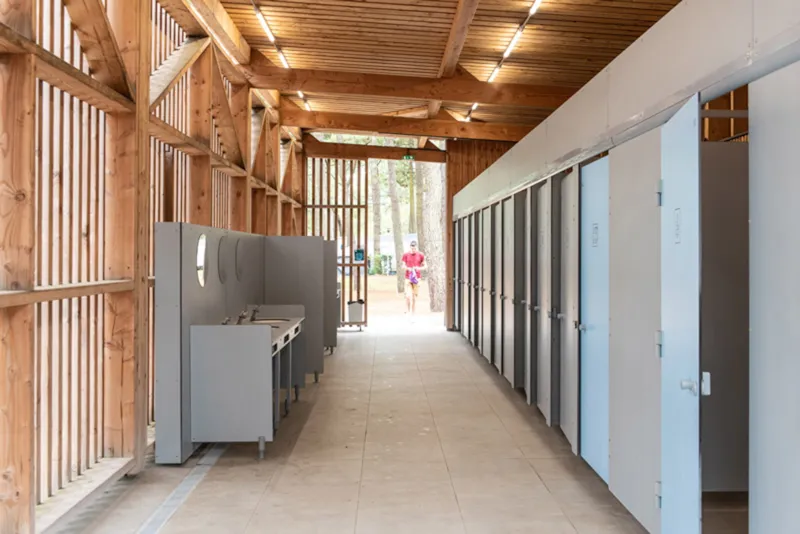 Emplacement Avec Électricité + Eau + Évacuation / D