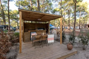 Stellplatz - Signature Stellplatz Mit Ausgestatteter Terrasse / D - Camping Club Le Vivier - MS Vacances 