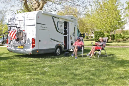 Stellplatz - Campingplatz Wohnwagen, Zelt + Strohm + Auto Oder Wohnmobil + 1St Small Tent + 2 Pers. Included - image n°2 - Camping Aux Rives du Soleil