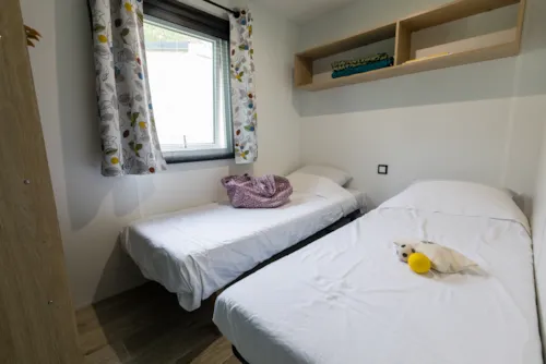 Mietunterkunft - Mobilheim Alizé 5P + 1 Auto + Airco - image n°4 - Camping Aux Rives du Soleil