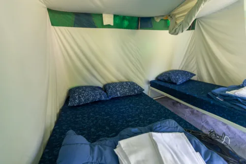 Mietunterkunft - Bungalowzelt Fleuve + 1 Auto - image n°3 - Camping Aux Rives du Soleil
