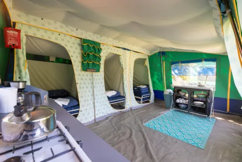 Mietunterkunft - Bungalowzelt Fleuve + 1 Auto - image n°4 - Camping Aux Rives du Soleil