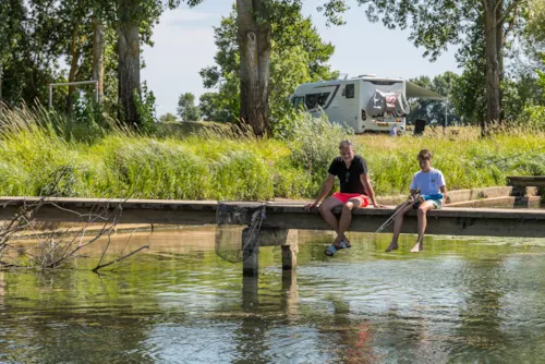 Stellplatz - Campingplatz Wohnwagen, Zelt + Strohm + Auto Oder Wohnmobil + 1St Small Tent + 2 Pers. Included - image n°10 - Camping Aux Rives du Soleil