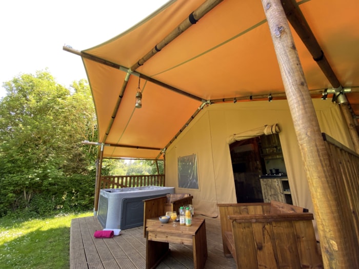 17-Tente Safari Woody Deluxe 30M2 (2Ch - 2/5 Pers.) + Jaccuzzi + Lits Faits + Serviette + Kit Boisso