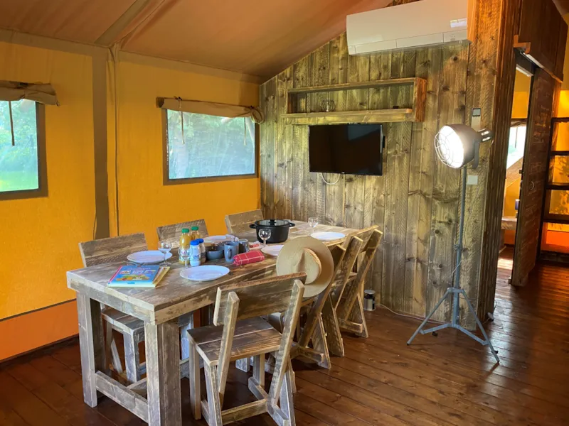 17-Tente Safari Woody Deluxe 30M2 (2Ch - 2/5 Pers.) + Jaccuzzi + Lits Faits + Serviette + Kit Boisso