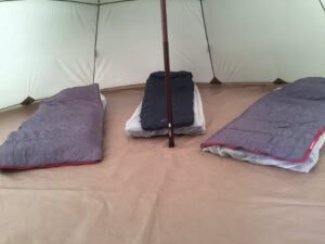 04-Tipi Sur Pilotis  18M2 (1Ch - 2/8Pers.) + Lits Faits + Kit Boisson