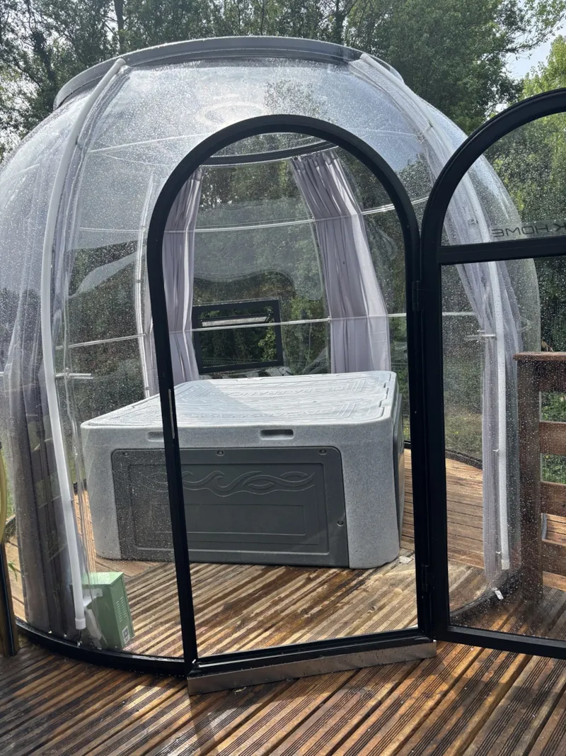 16-Tiny House 17M2 (2Ch - 1/4 Pers.) + Jaccuzzi + Lits Faits + Serviette + Kit Boisson + Tv + Clim