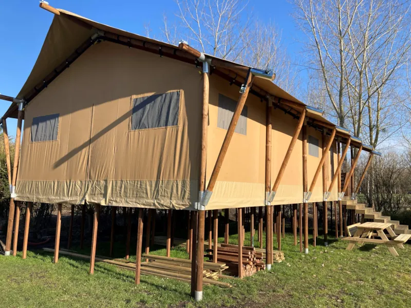 20-Tente Safari Xxl Deluxe Pilotis 50M2 (3Ch - 2/7 Pers.) +Spa Interieur+Litsfaits+Serviette+Boisson