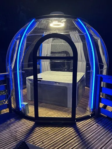 20-Tente Safari Xxl Deluxe Pilotis 50M2 (3Ch - 2/7 Pers.) +Spa Interieur+Litsfaits+Serviette+Boisson